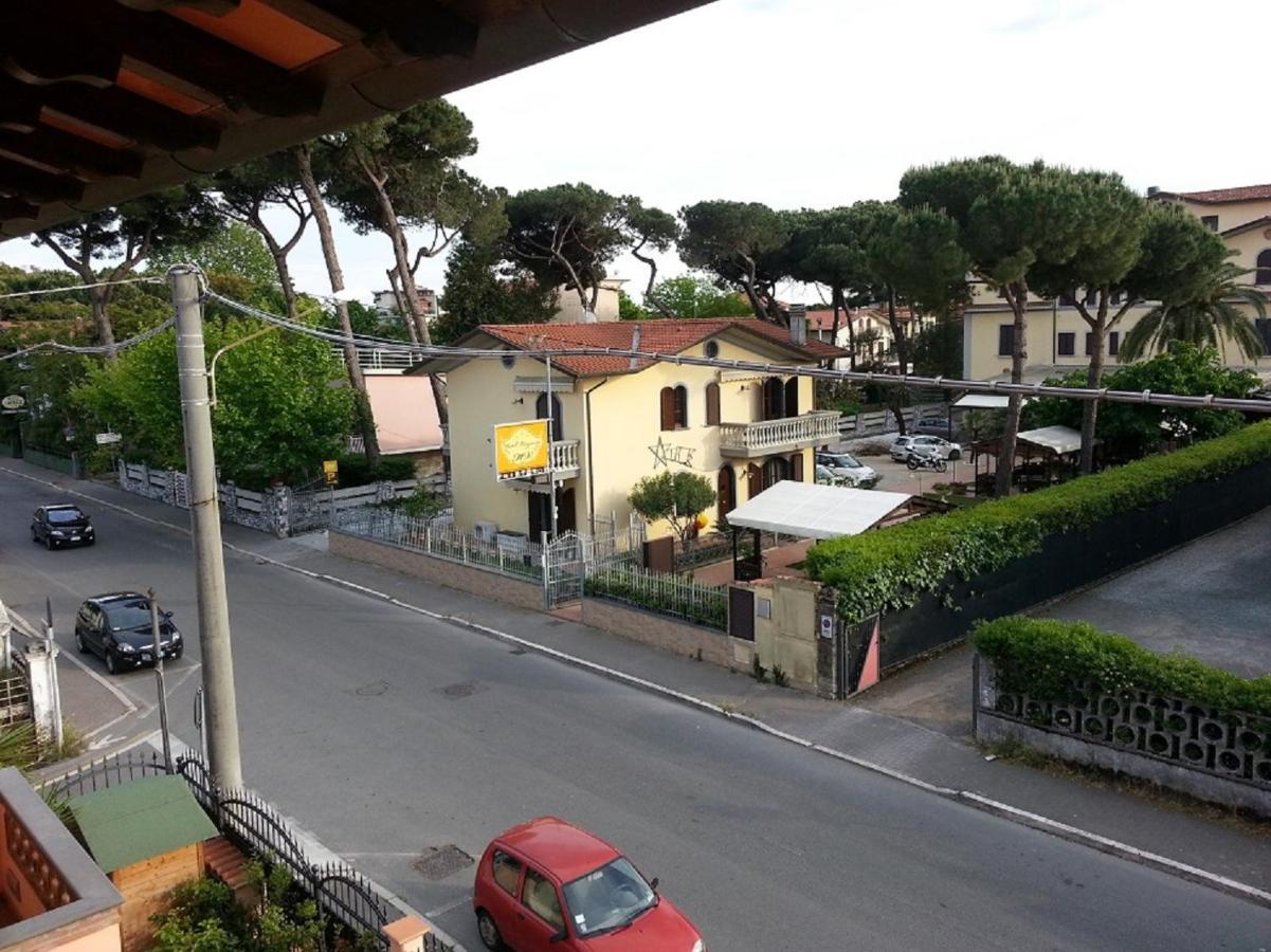 Casamare Gianluca Lägenhet Marina di Massa Exteriör bild