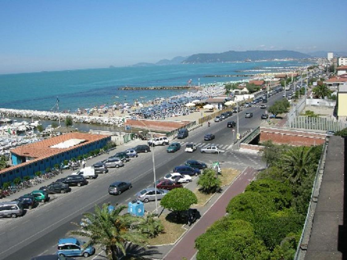 Casamare Gianluca Lägenhet Marina di Massa Exteriör bild